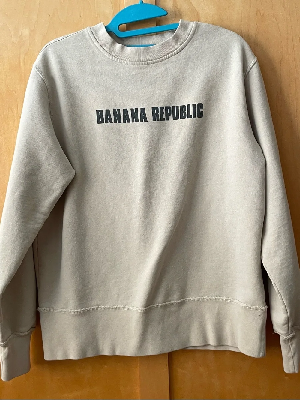 Banana Republic Men's Crewneck Sweatshirt in Beige with Black Logo